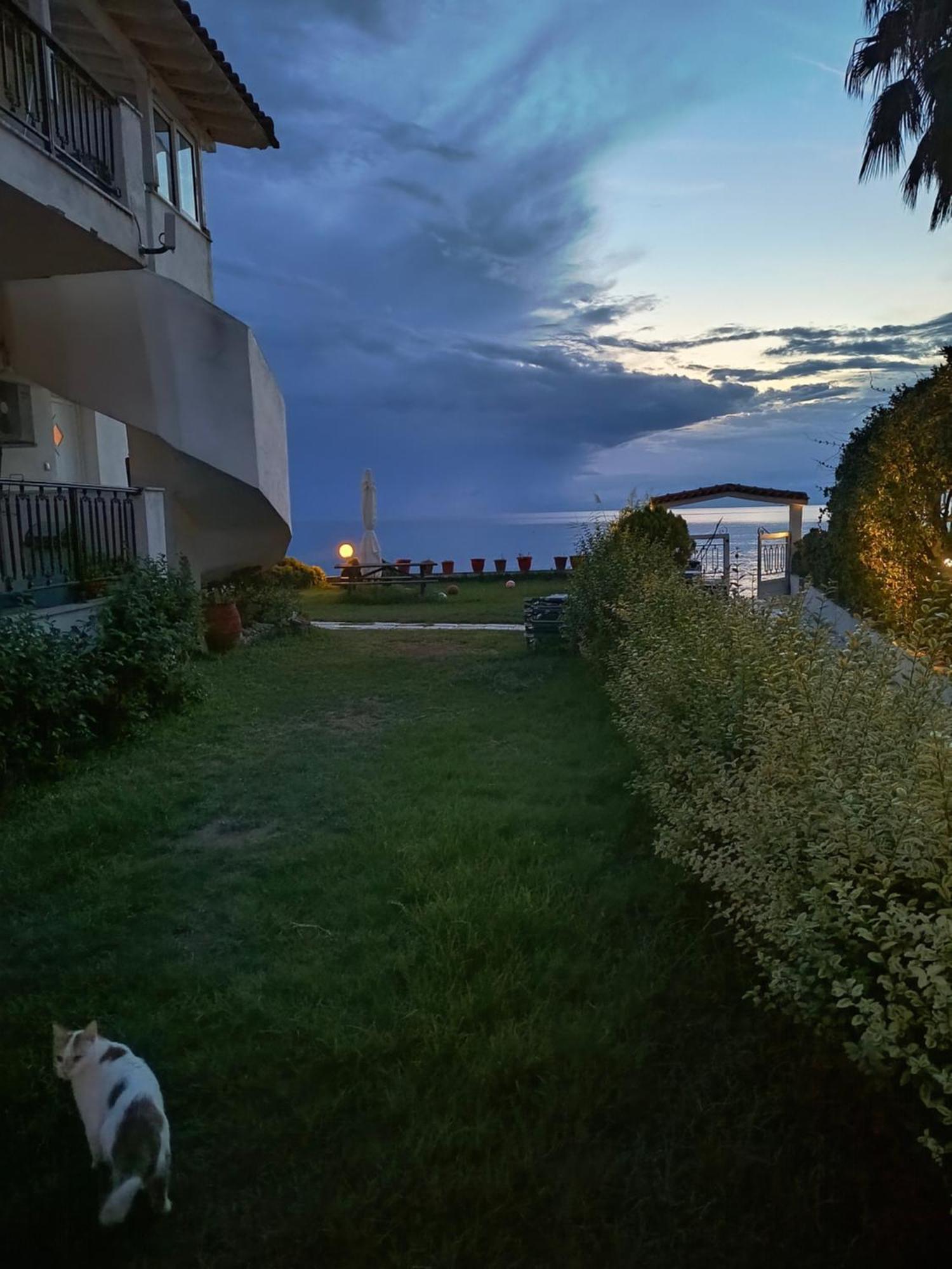 Iris Seafront Apartments Фурка Экстерьер фото