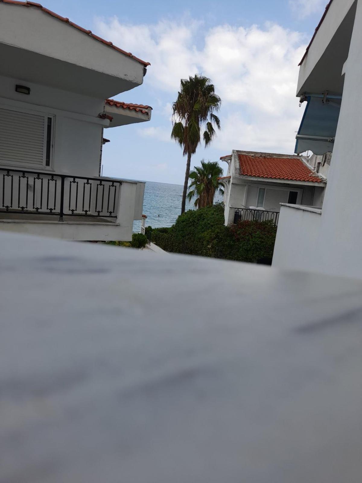 Iris Seafront Apartments Фурка Экстерьер фото