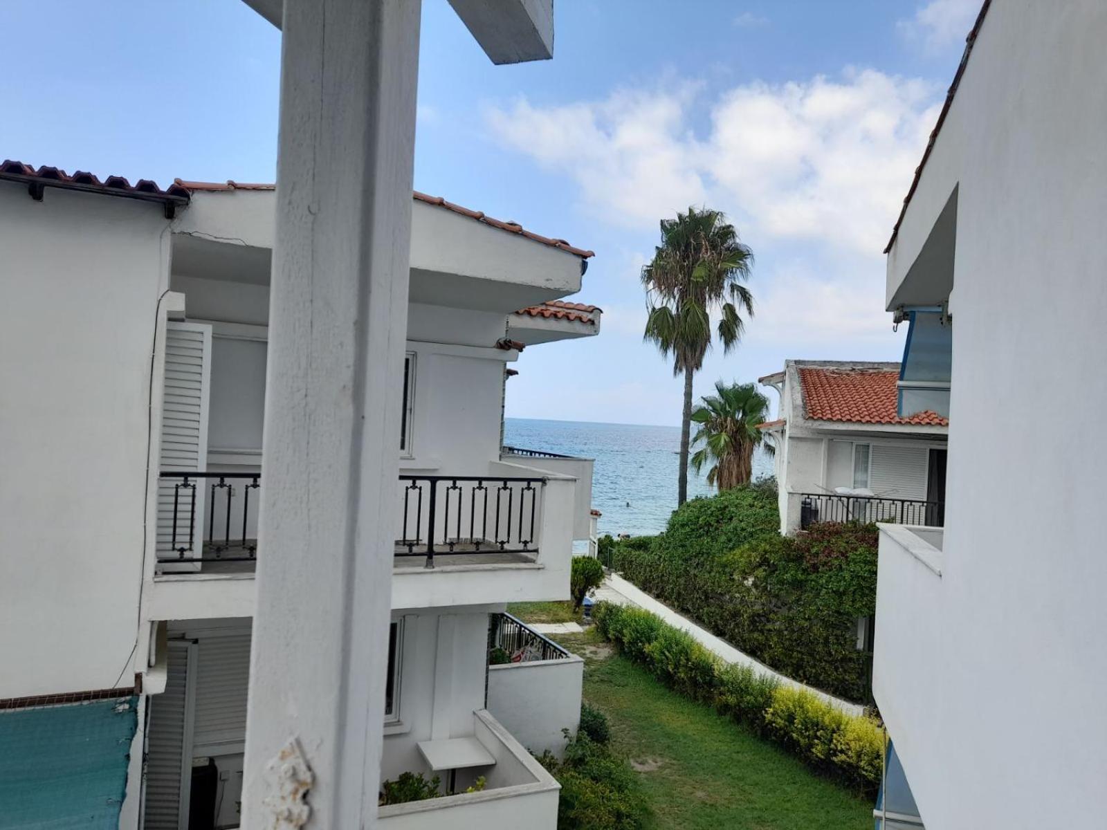Iris Seafront Apartments Фурка Экстерьер фото