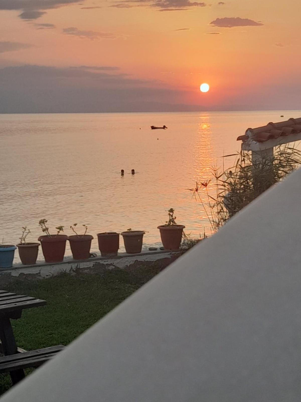 Iris Seafront Apartments Фурка Экстерьер фото